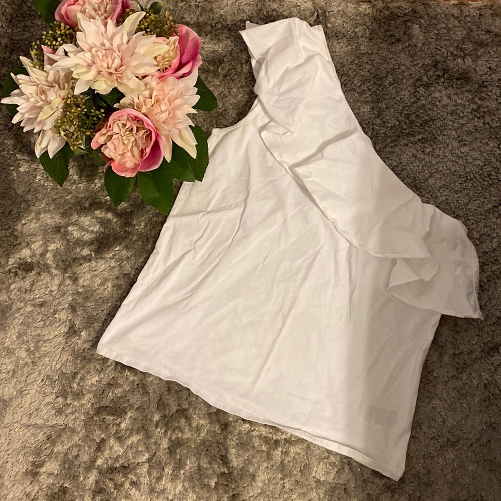 One shoulder top